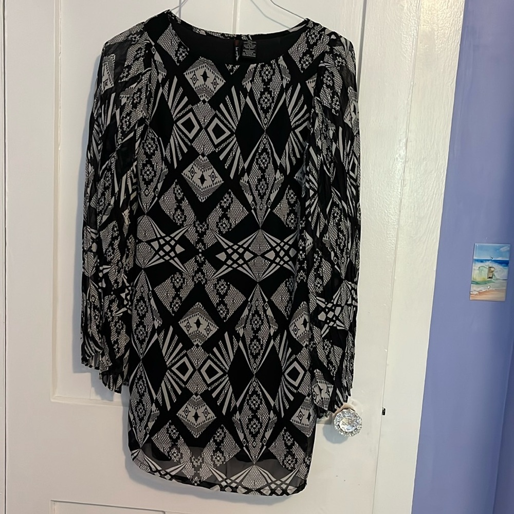 Fire Los Angeles black and gray box pleated sleeve chiffon dress size small